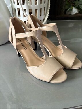 Easy Street Beige T-Strap Block Heel Sandals 6.5